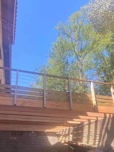 terrasse suspendue en bois par Zingueur du Mat' à Toulouse et environs