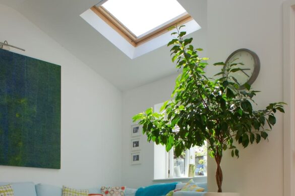 Installation de Velux pour gain d'énergie et de lumière par Zingueur de Mat'